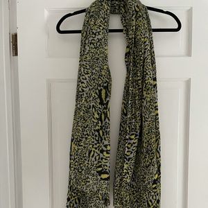 DVF- 100 % cashmere scarf/shawl